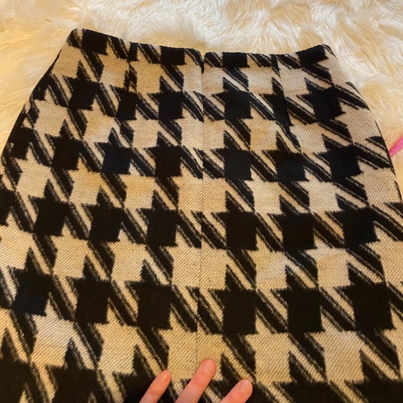 Amanda & Chelsea black & white pattern skirt size 4 business casual - Picture 12 of 16